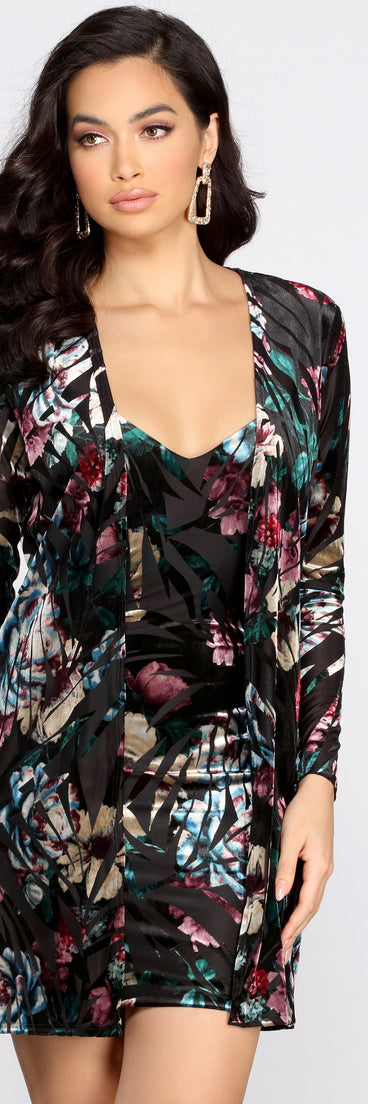 Floral Fever Mesh Burnout Velvet Duster helps create the best summer outfit for a look that slays at any event or occasion!