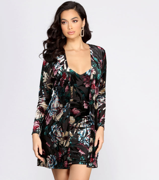 Floral Fever Mesh Burnout Velvet Duster helps create the best summer outfit for a look that slays at any event or occasion!