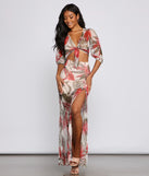 With fun and flirty details, Tropic Dreams Tie Front Top shows off your unique style for a trendy outfit for the summer season!