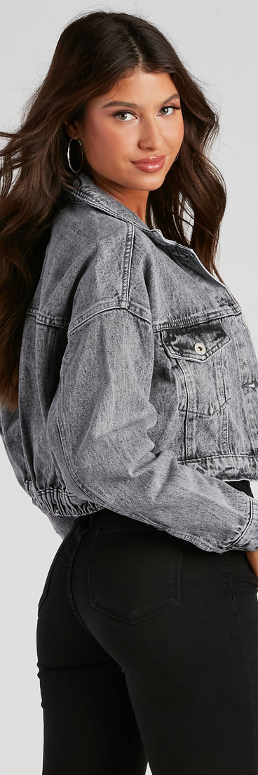 Day Trippin' Acid Wash Denim Jacket helps create the best summer outfit for a look that slays at any event or occasion!