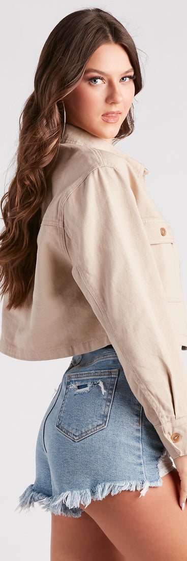 Casual Perfection Cropped Denim Shacket is a fire pick to create 2023 festival outfits, concert dresses, outfits for raves, or to complete your best party outfits or clubwear!