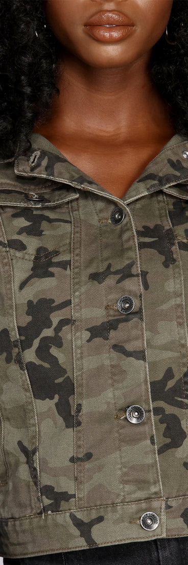 Knit Sleeve Camo Jacket helps create the best summer outfit for a look that slays at any event or occasion!