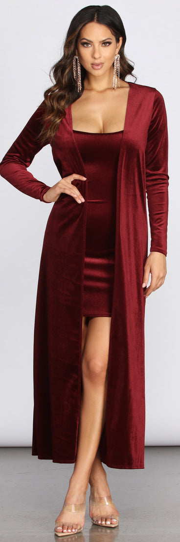 Velvet Luxe Duster helps create the best summer outfit for a look that slays at any event or occasion!