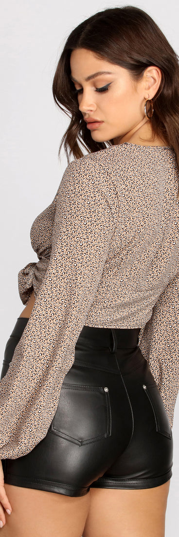 With fun and flirty details, Keep Up Woven Leopard Cropped Blouse shows off your unique style for a trendy outfit for the summer season!