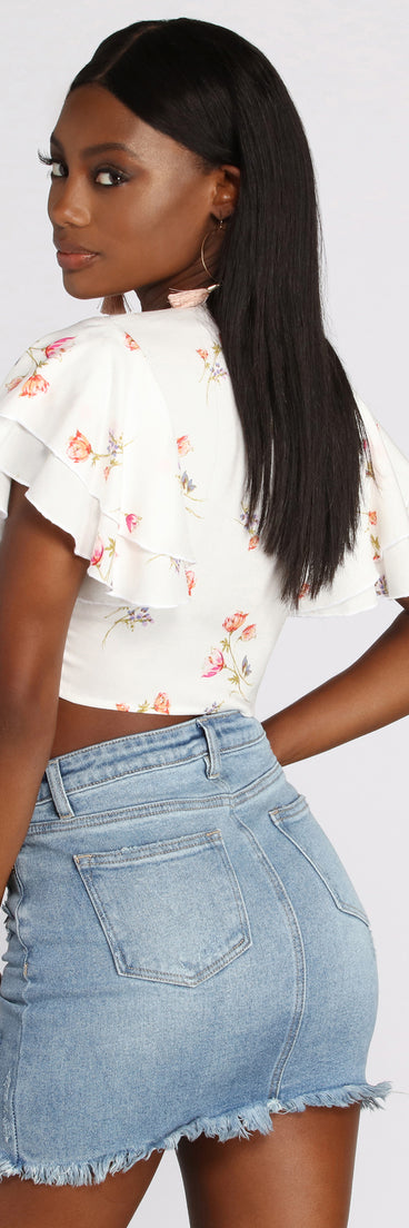 With fun and flirty details, Flutter Baby Tie Front Crop Top shows off your unique style for a trendy outfit for the summer season!