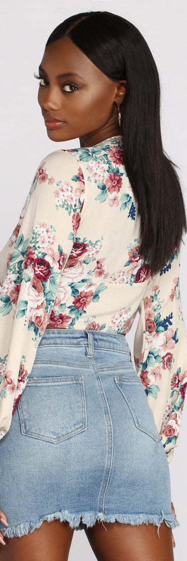 With fun and flirty details, Floral Dream Tie Front Top shows off your unique style for a trendy outfit for the summer season!