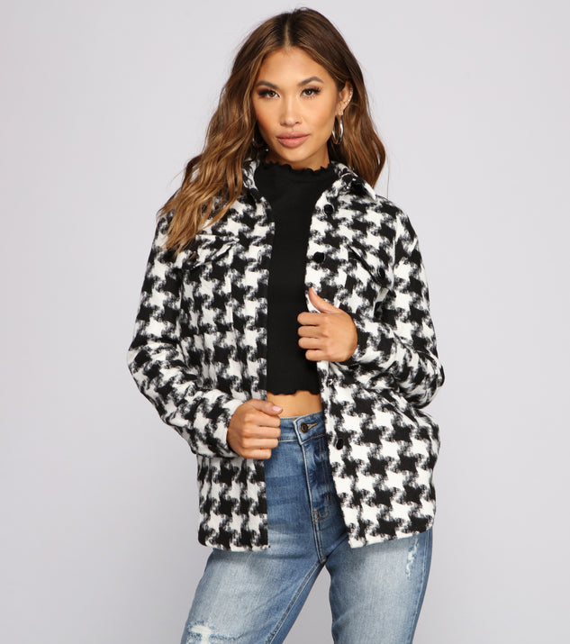 With fun and flirty details, So Chic Houndstooth Woven Shacket shows off your unique style for a trendy outfit for the summer season!