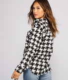 With fun and flirty details, So Chic Houndstooth Woven Shacket shows off your unique style for a trendy outfit for the summer season!