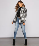 With fun and flirty details, So Chic Houndstooth Woven Shacket shows off your unique style for a trendy outfit for the summer season!