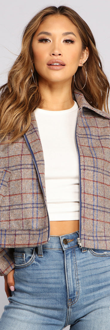 Perf Look In Plaid Oversized Cropped Jacket helps create the best summer outfit for a look that slays at any event or occasion!