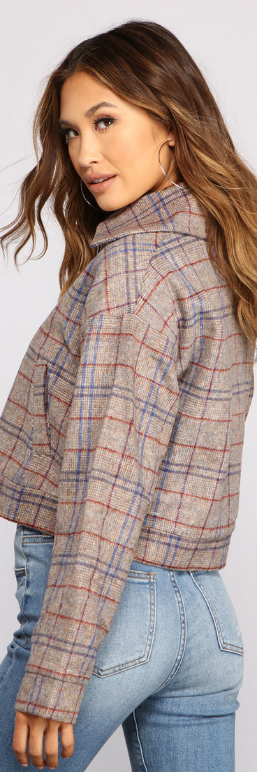 Perf Look In Plaid Oversized Cropped Jacket helps create the best summer outfit for a look that slays at any event or occasion!