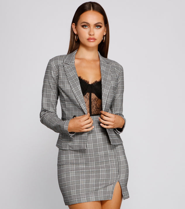 You’ll look stunning in the Plaid Mood Cropped Blazer when paired with its matching separate to create a glam clothing set perfect for parties, date nights, concert outfits, back-to-school attire, or for any summer event!