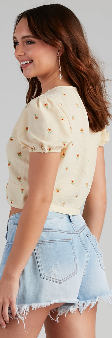 With fun and flirty details, Sunny Days Floral Crop Top shows off your unique style for a trendy outfit for the summer season!