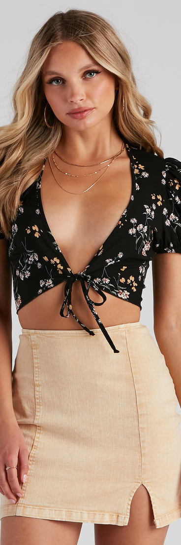 With fun and flirty details, Sunday Strolls Floral Tie Front Top shows off your unique style for a trendy outfit for the summer season!