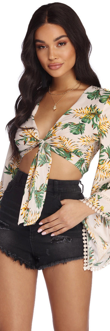 Paradise Tie Front Blouse is a trendy pick to create 2023 festival outfits, festival dresses, outfits for concerts or raves, and complete your best party outfits!