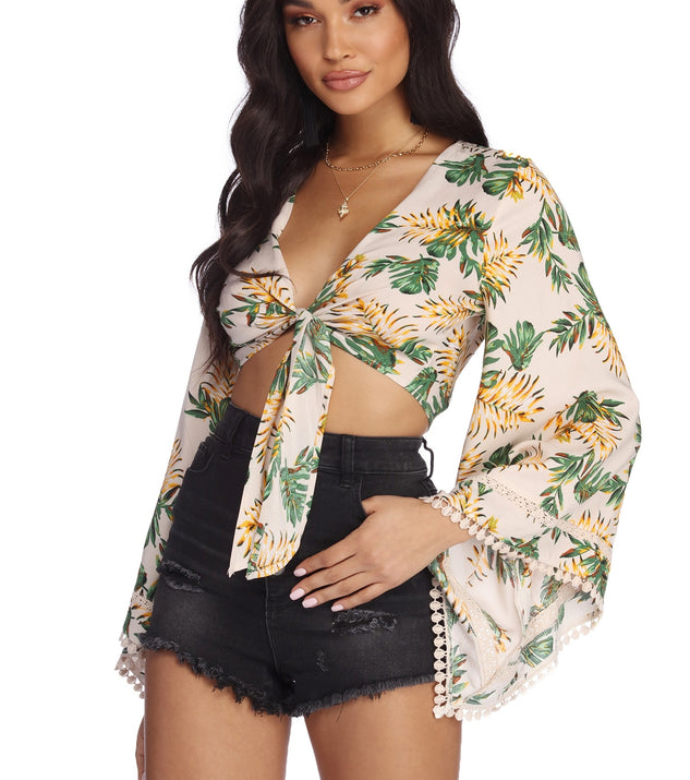 Paradise Tie Front Blouse is a trendy pick to create 2023 festival outfits, festival dresses, outfits for concerts or raves, and complete your best party outfits!
