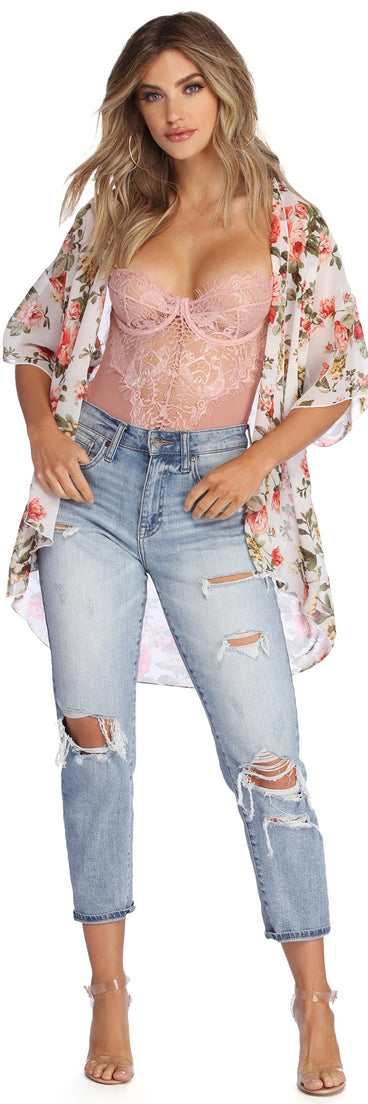 Fresh Breeze Floral Kimono is the perfect Homecoming look pick with on-trend details to make the 2023 HOCO dance your most memorable event yet!