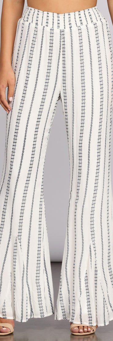 You’ll look stunning in the Let Loose Striped Pant when paired with its matching separate to create a glam clothing set perfect for a New Year’s Eve Party Outfit or Holiday Outfit for any event!