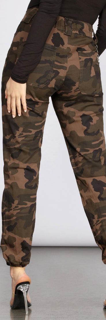 Keep It Cool In Camo Joggers provides a stylish start to creating your best summer outfits of the season with on-trend details for 2023!
