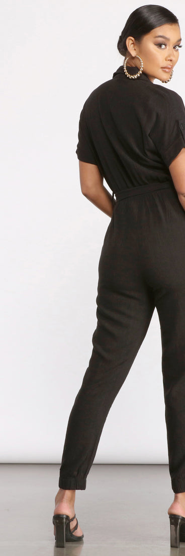 Short Sleeve Tie Waist Utility Jumpsuit is the perfect Homecoming look pick with on-trend details to make the 2023 HOCO dance your most memorable event yet!