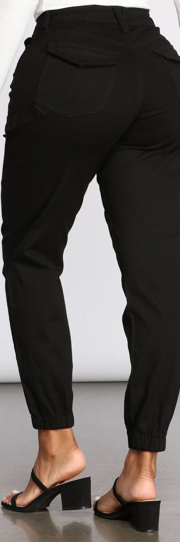 Casual Chic Vibe Twill Joggers provides a stylish start to creating your best summer outfits of the season with on-trend details for 2023!