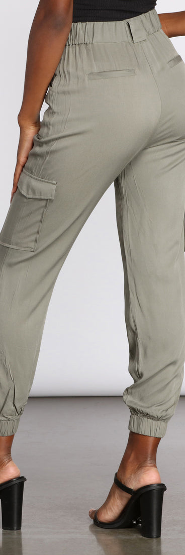 Utility Cargo Joggers provides a stylish start to creating your best summer outfits of the season with on-trend details for 2023!