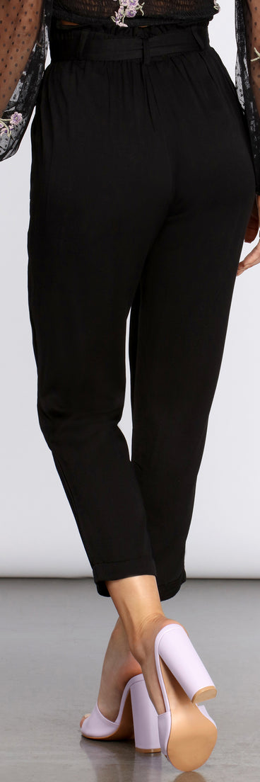Tied and Tapered Paperbag Pants provides a stylish start to creating your best summer outfits of the season with on-trend details for 2023!