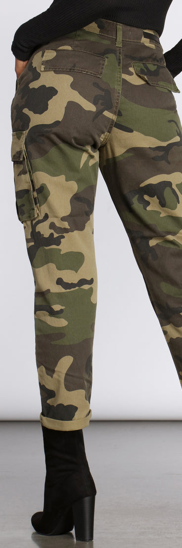 Command Worthy Cargo Pants provides a stylish start to creating your best summer outfits of the season with on-trend details for 2023!