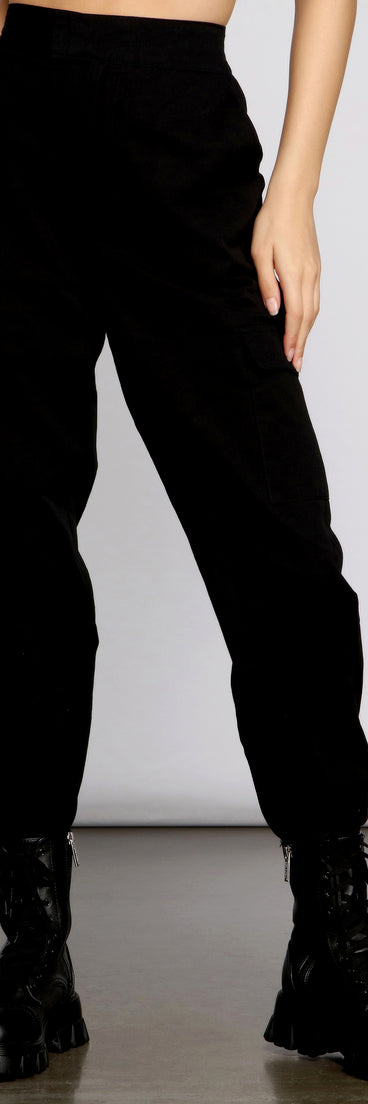 Basic And Chic Twill Cargo Joggers provides a stylish start to creating your best summer outfits of the season with on-trend details for 2023!