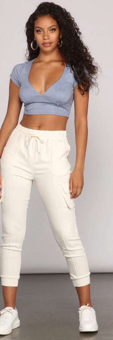 Keeping Knit Lowkey Cargo Joggers provides a stylish start to creating your best summer outfits of the season with on-trend details for 2023!