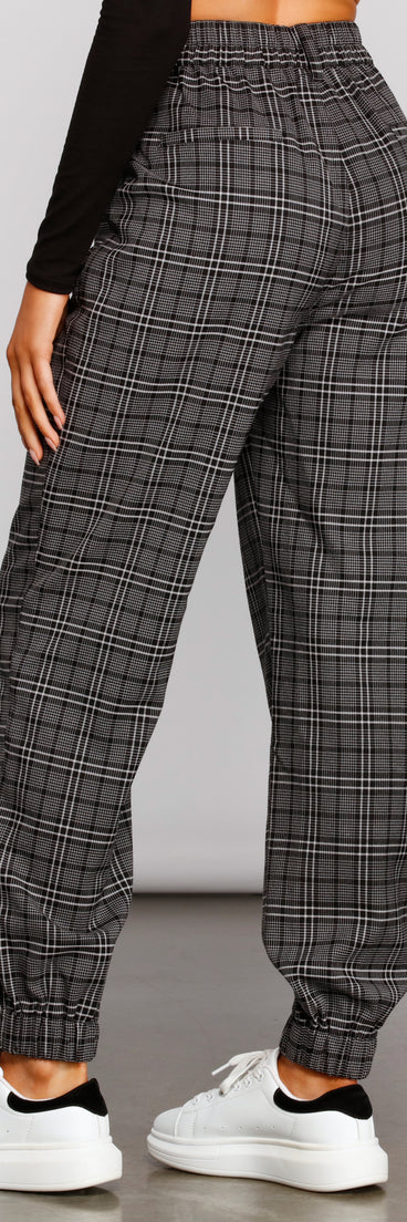 Keeping It Classy High Rise Plaid Jogger provides a stylish start to creating your best summer outfits of the season with on-trend details for 2023!
