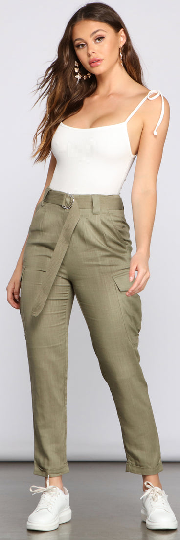 High Waist Linen Cargo Pants provides a stylish start to creating your best summer outfits of the season with on-trend details for 2023!