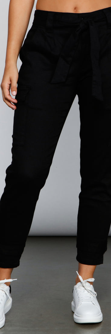 Basic And Chic High Waist Cargo Pants is a trendy pick to create 2023 festival outfits, festival dresses, outfits for concerts or raves, and complete your best party outfits!