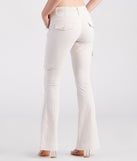 On The Low-Rise Cargo Flare Pants provides a stylish start to creating your best summer outfits of the season with on-trend details for 2023!