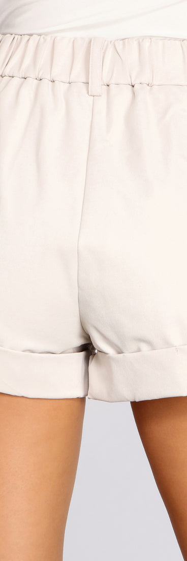 Mid Rise Rolled Hem Shorts provides a stylish start to creating your best summer outfits of the season with on-trend details for 2023!