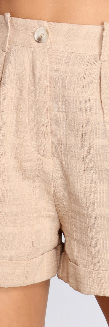 Lively In Linen High Waist Shorts is a trendy pick to create 2023 festival outfits, festival dresses, outfits for concerts or raves, and complete your best party outfits!