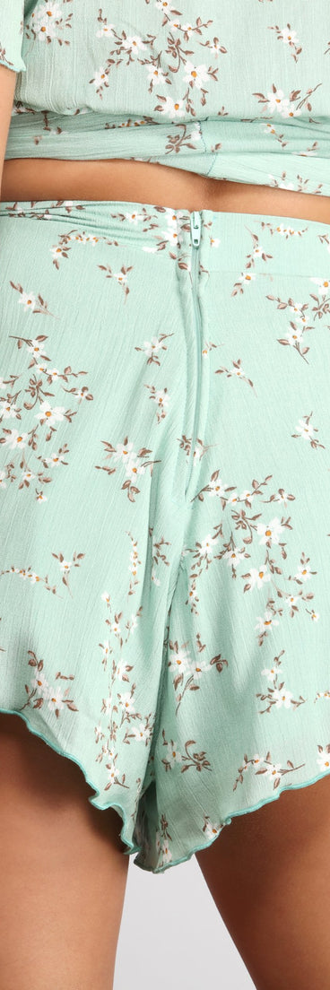 High Waist Wide-Leg Shorts provides a stylish start to creating your best summer outfits of the season with on-trend details for 2023!