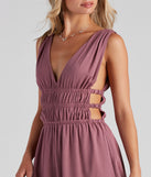Effortless Style Sleeveless Romper provides a stylish start to creating your best summer outfits of the season with on-trend details for 2023!