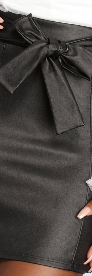 Keep Ur Edge Faux Leather Mini Skirt provides a stylish start to creating your best summer outfits of the season with on-trend details for 2023!