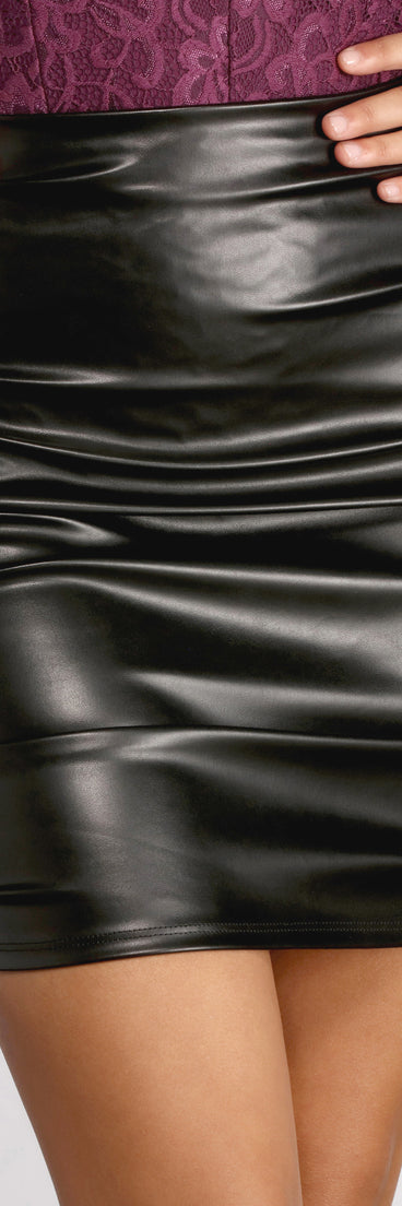 Ruched and Ready Mini Skirt provides a stylish start to creating your best summer outfits of the season with on-trend details for 2023!