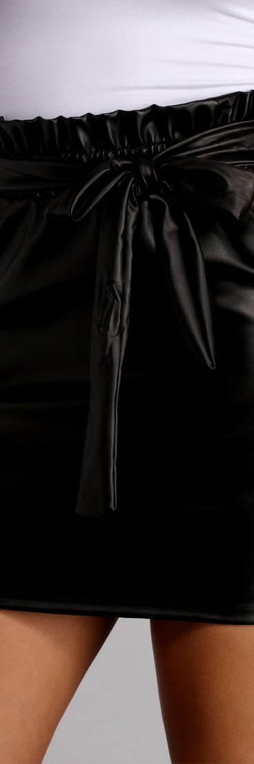 Paperbag Faux Leather Mini Skirt provides a stylish start to creating your best summer outfits of the season with on-trend details for 2023!