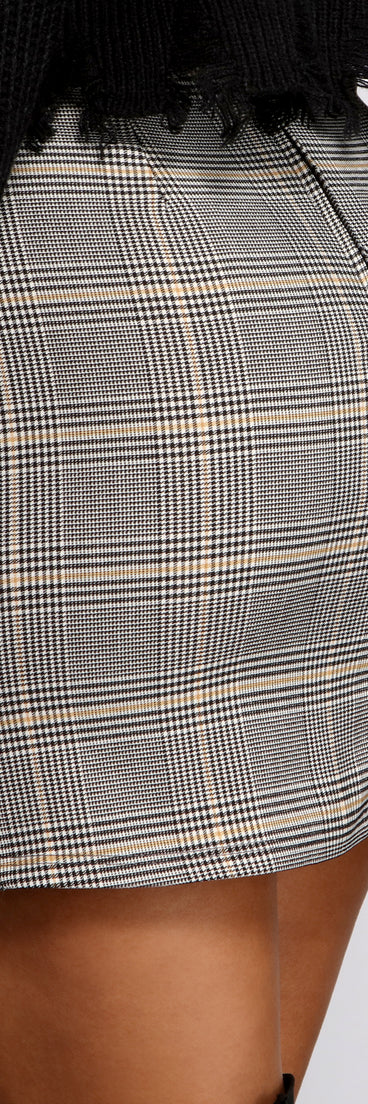 High Waist Double Slit Plaid Mini Skirt provides a stylish start to creating your best summer outfits of the season with on-trend details for 2023!