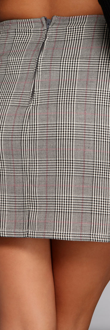 So Posh Glen Check Mini Skirt provides a stylish start to creating your best summer outfits of the season with on-trend details for 2023!