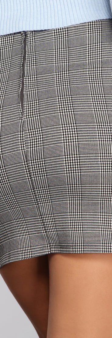 Major Trendsetter Glen Check Mini Skirt provides a stylish start to creating your best summer outfits of the season with on-trend details for 2023!