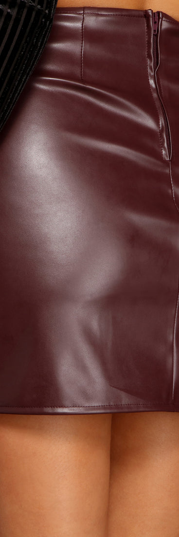 High Waist Faux Leather Mini Skirt provides a stylish start to creating your best summer outfits of the season with on-trend details for 2023!