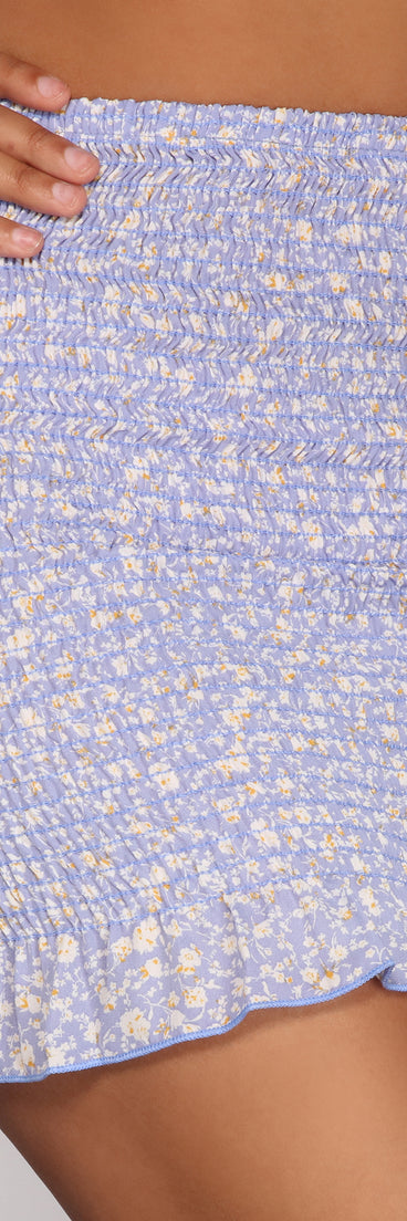 Sweet Darling Ditsy Floral Mini Skirt provides a stylish start to creating your best summer outfits of the season with on-trend details for 2023!