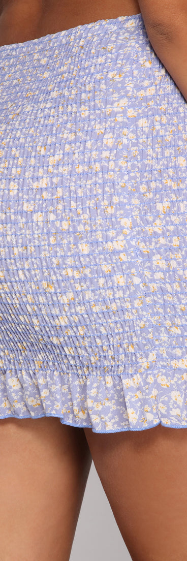 Sweet Darling Ditsy Floral Mini Skirt provides a stylish start to creating your best summer outfits of the season with on-trend details for 2023!