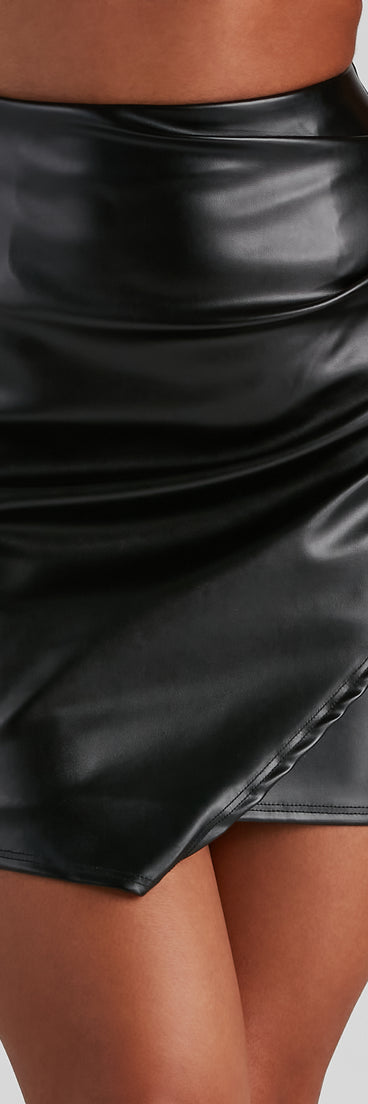 High Waist Pleat Faux Leather Mini Skirt provides a stylish start to creating your best summer outfits of the season with on-trend details for 2023!