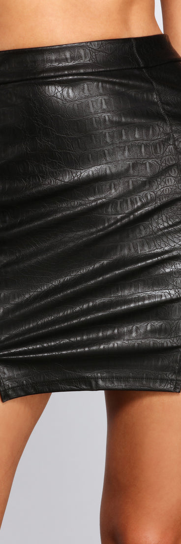 Snake Embossed Faux Leather Mini Skirt provides a stylish start to creating your best summer outfits of the season with on-trend details for 2023!