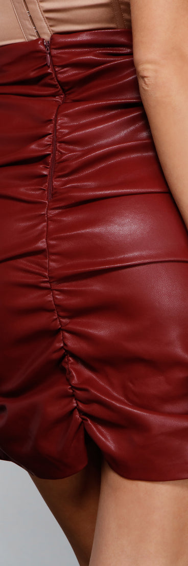 Stay Sultry Ruched Midi Skirt provides a stylish start to creating your best summer outfits of the season with on-trend details for 2023!